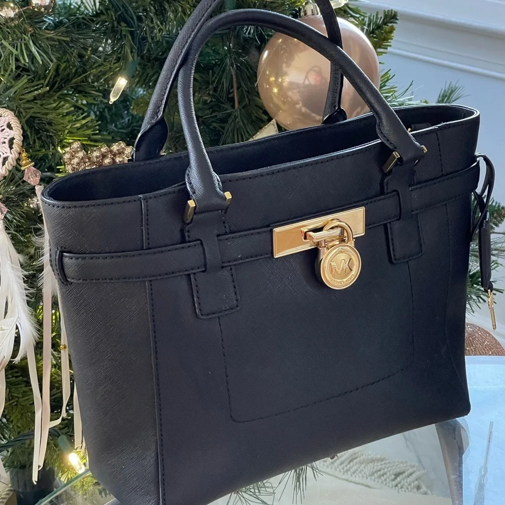 Michael Kors Hamilton traveler black medium leather